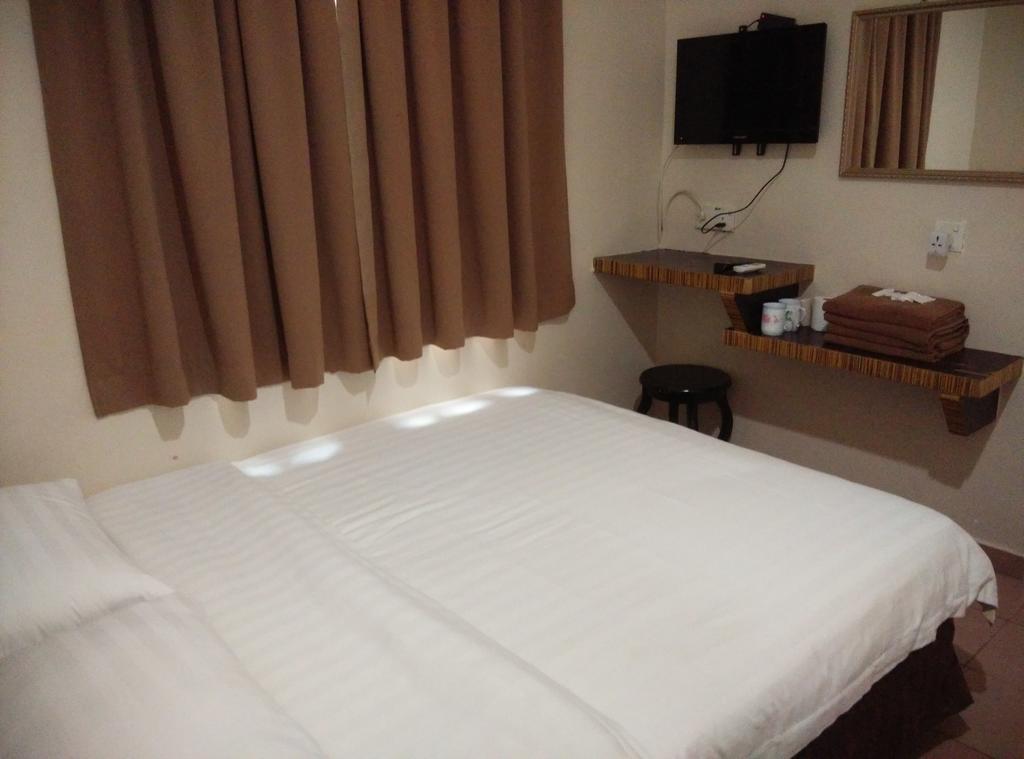 Hotel Traveller Kota Kinabalu Esterno foto