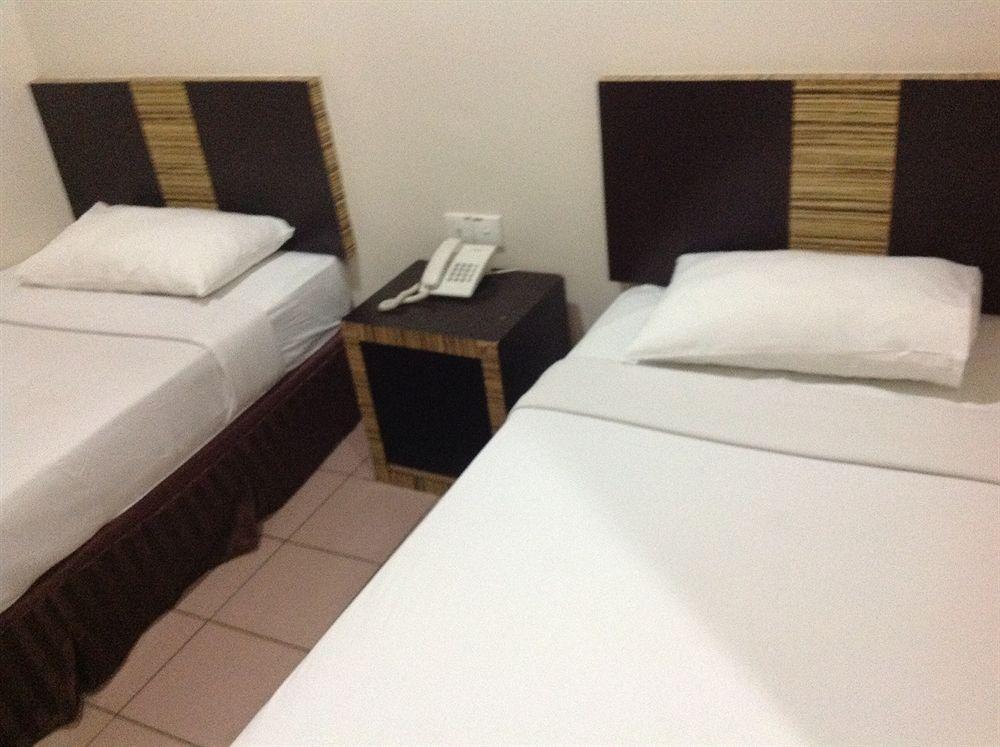 Hotel Traveller Kota Kinabalu Esterno foto