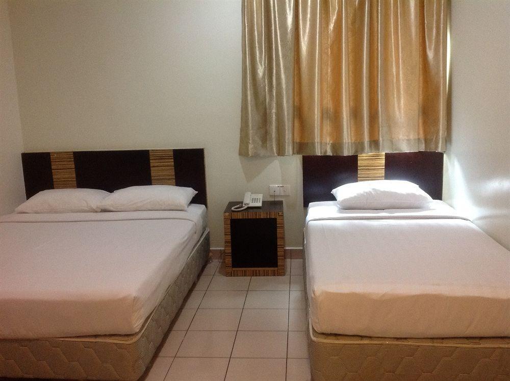 Hotel Traveller Kota Kinabalu Esterno foto