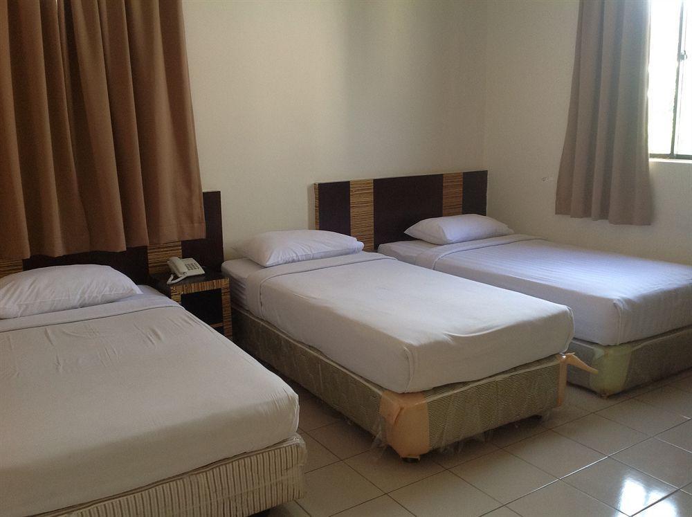 Hotel Traveller Kota Kinabalu Esterno foto