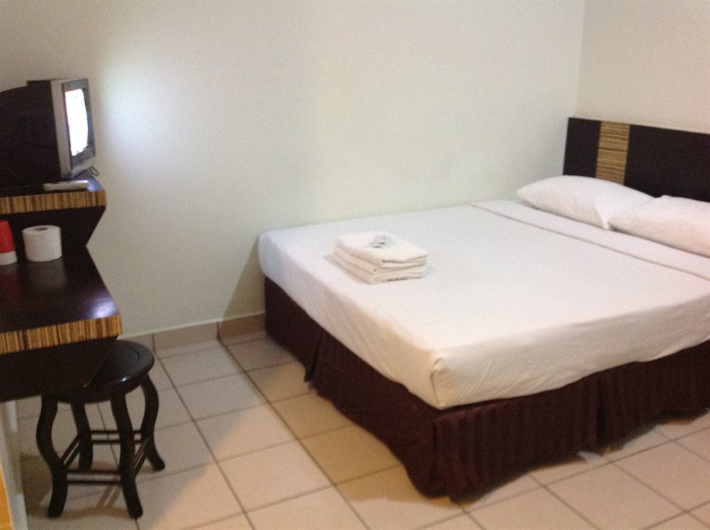 Hotel Traveller Kota Kinabalu Esterno foto
