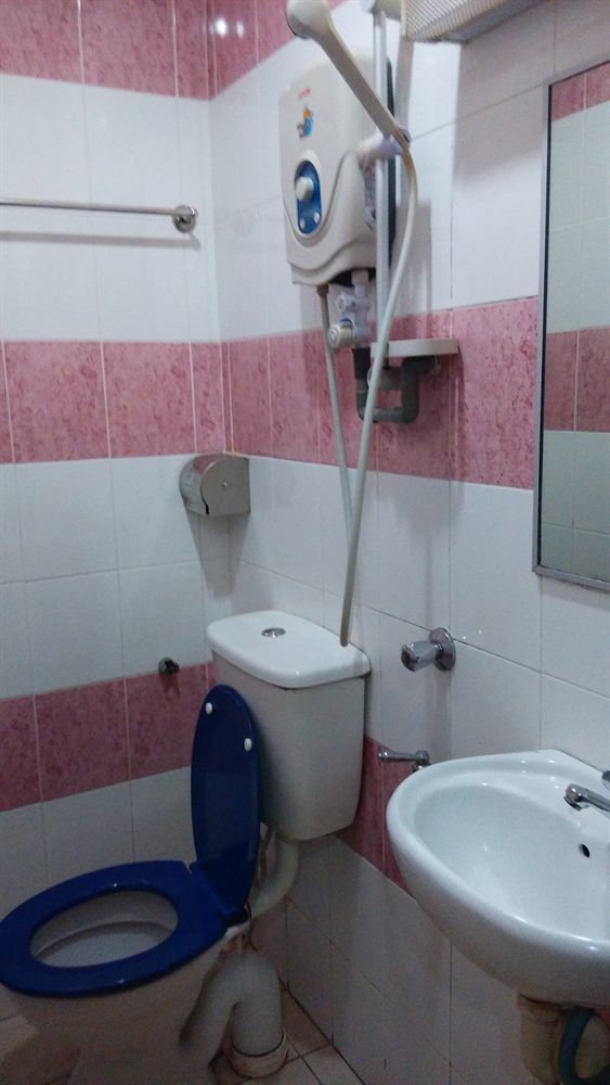 Hotel Traveller Kota Kinabalu Esterno foto