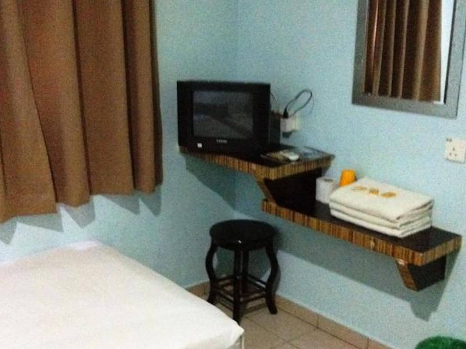 Hotel Traveller Kota Kinabalu Esterno foto