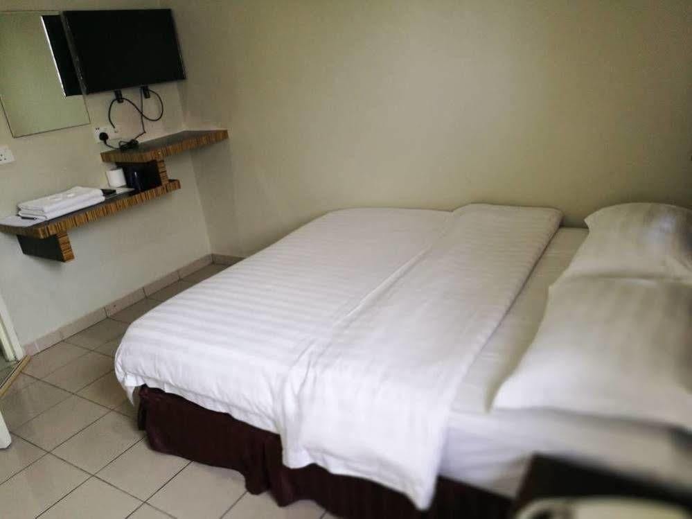 Hotel Traveller Kota Kinabalu Esterno foto