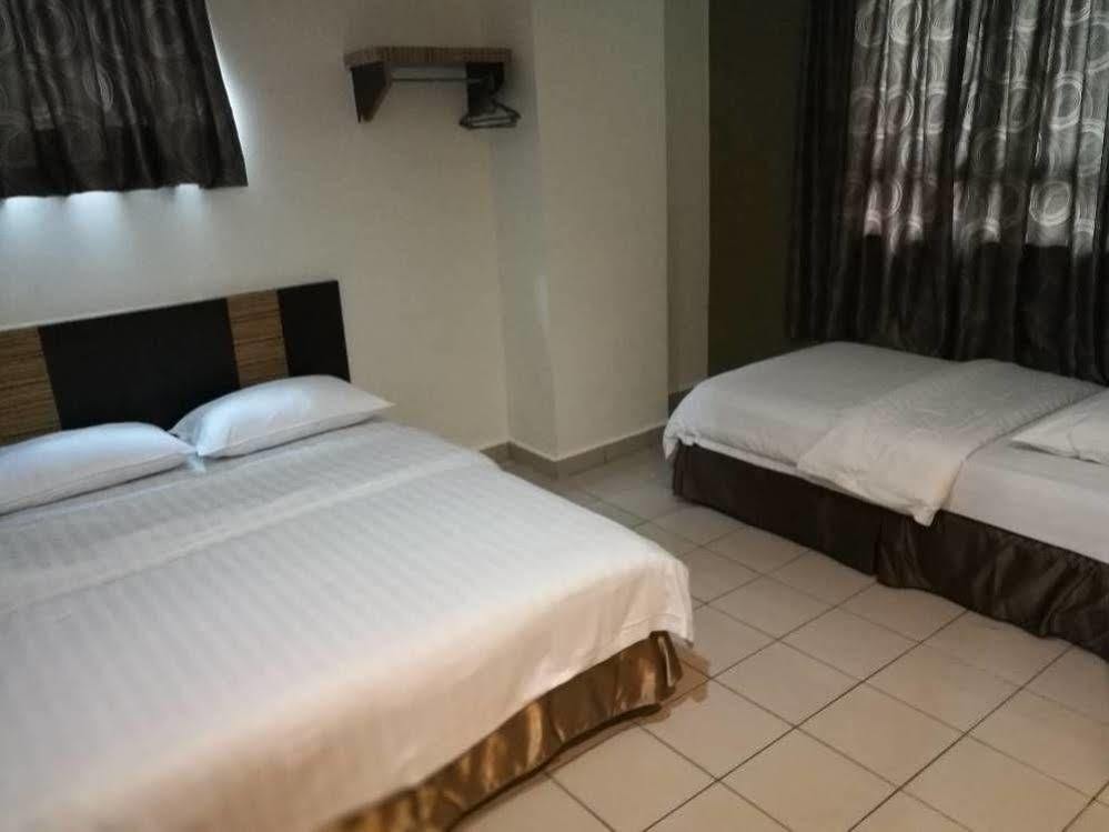 Hotel Traveller Kota Kinabalu Esterno foto