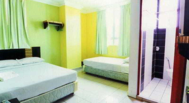 Hotel Traveller Kota Kinabalu Esterno foto